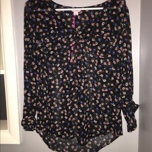 NEW WITH TAGS FLORAL BLOUSE !!